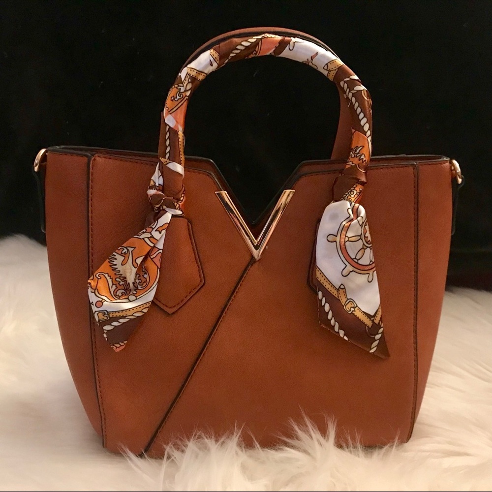 1 Left🚨Classy V Accent Tote Bag with Scarf in Tan